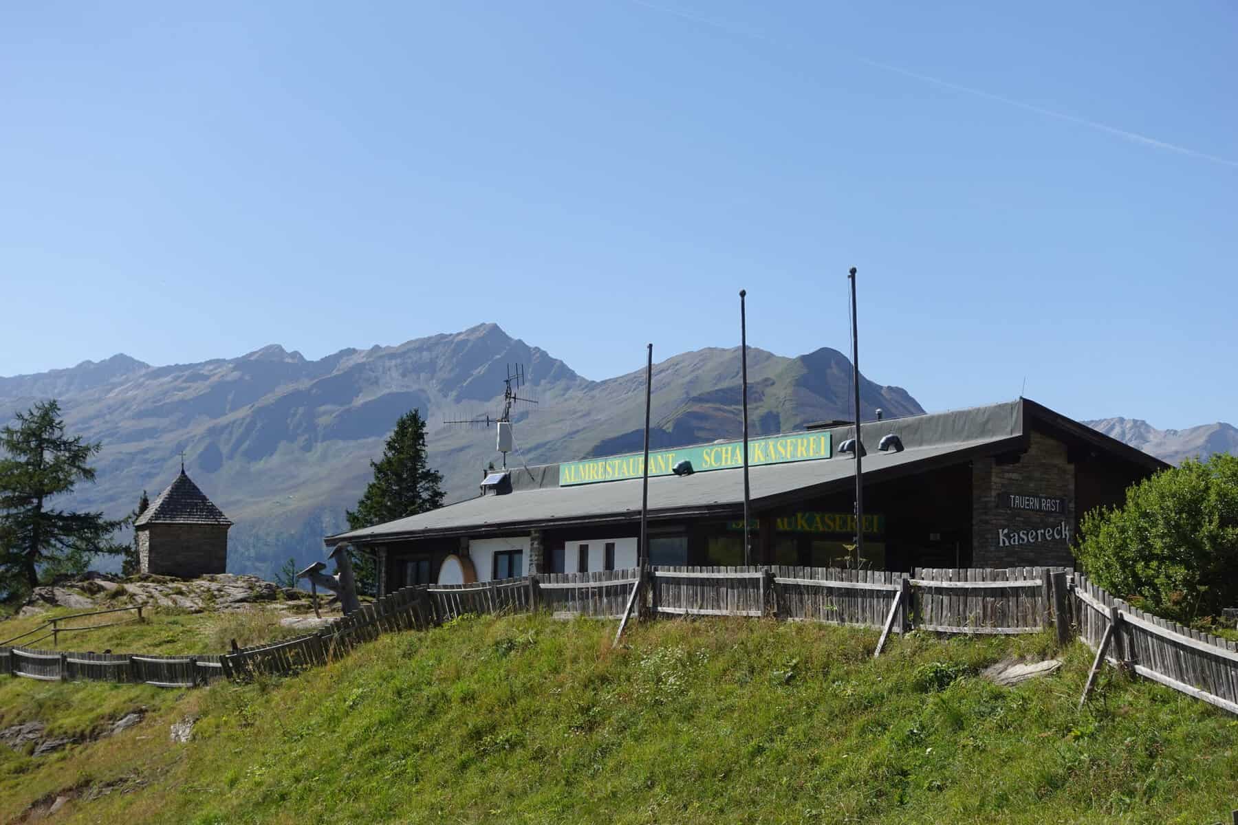 Einblick in die traditionelle Alm- und Schaukäserei am Kasereck