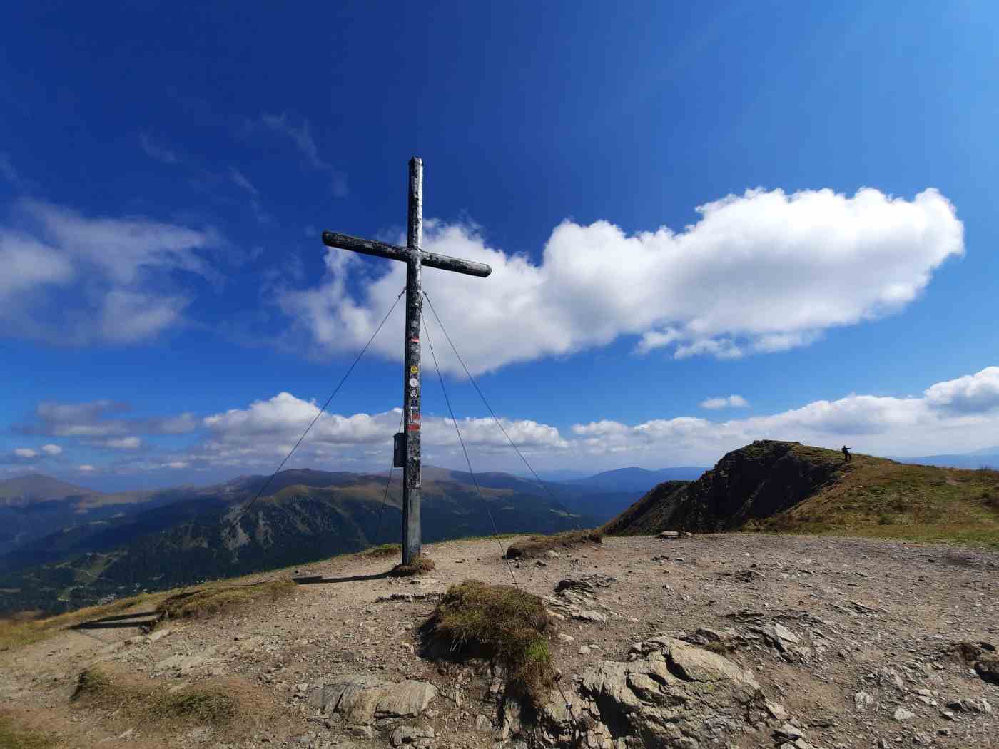 Am Gipfelkreuz des Rinsennock