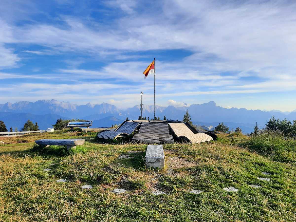 Am Gipfelpunkt der Villacher Alpenstrasse